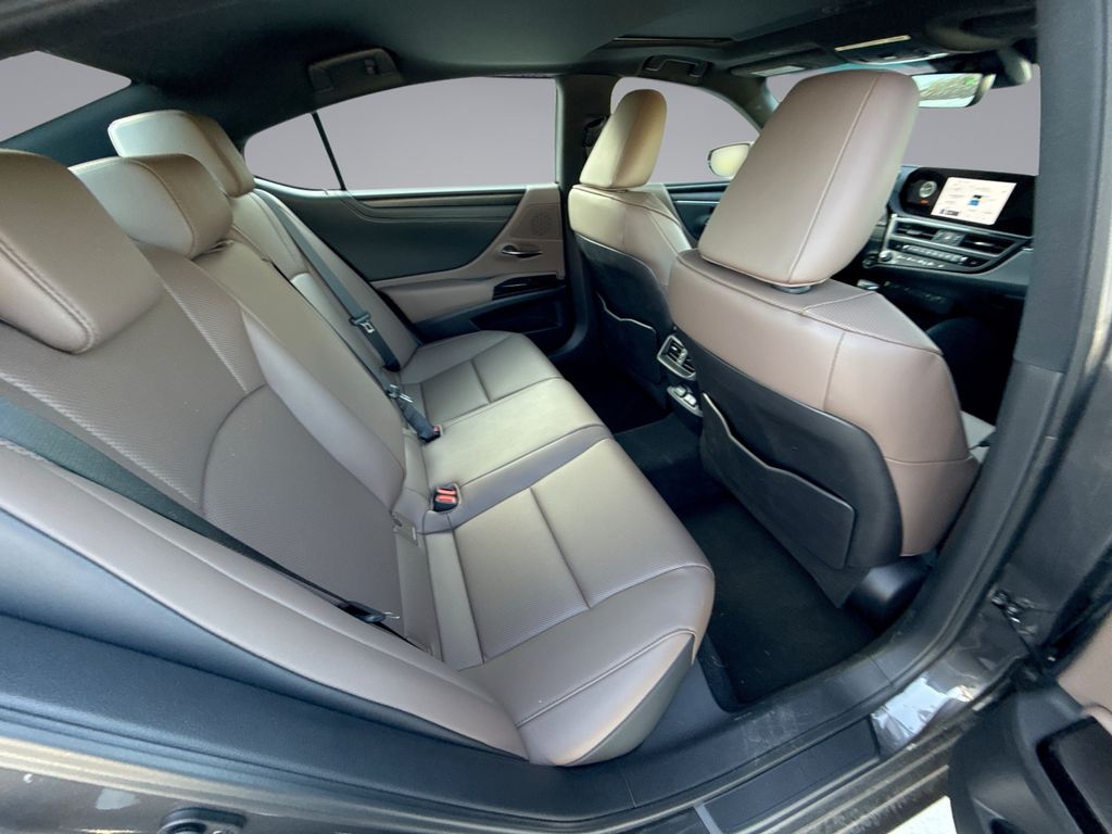 Thumbnail: 2025 Lexus ES - 17
