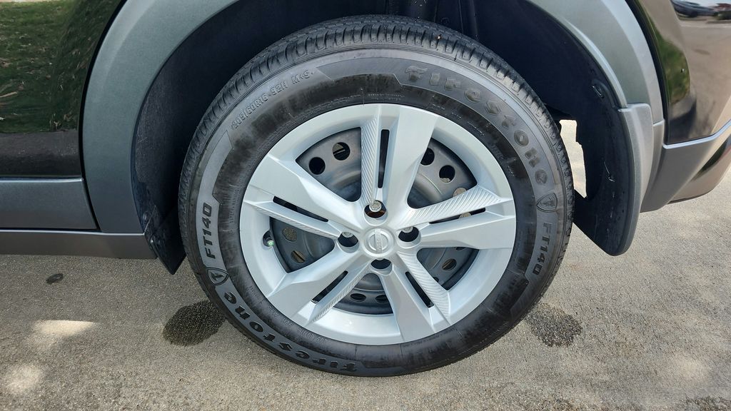 2025 Nissan Kicks Play