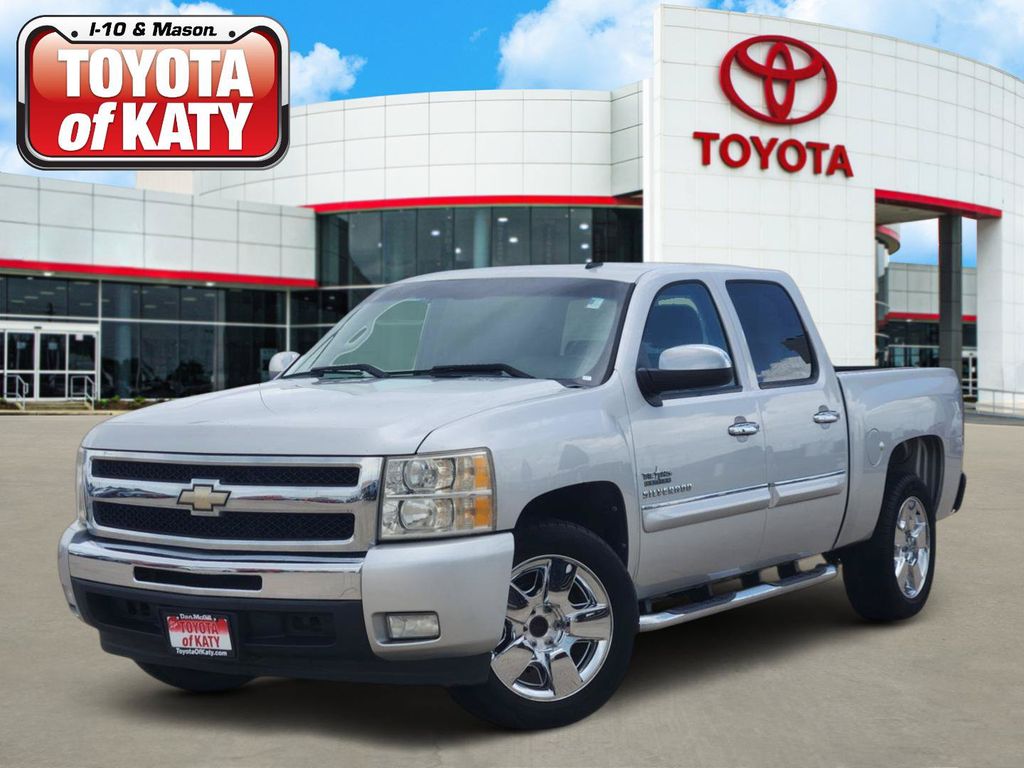 Sheer Silver Metallic 2011 Chevrolet Silverado 1500 Pickup Truck 4X2 6-Speed Automatic