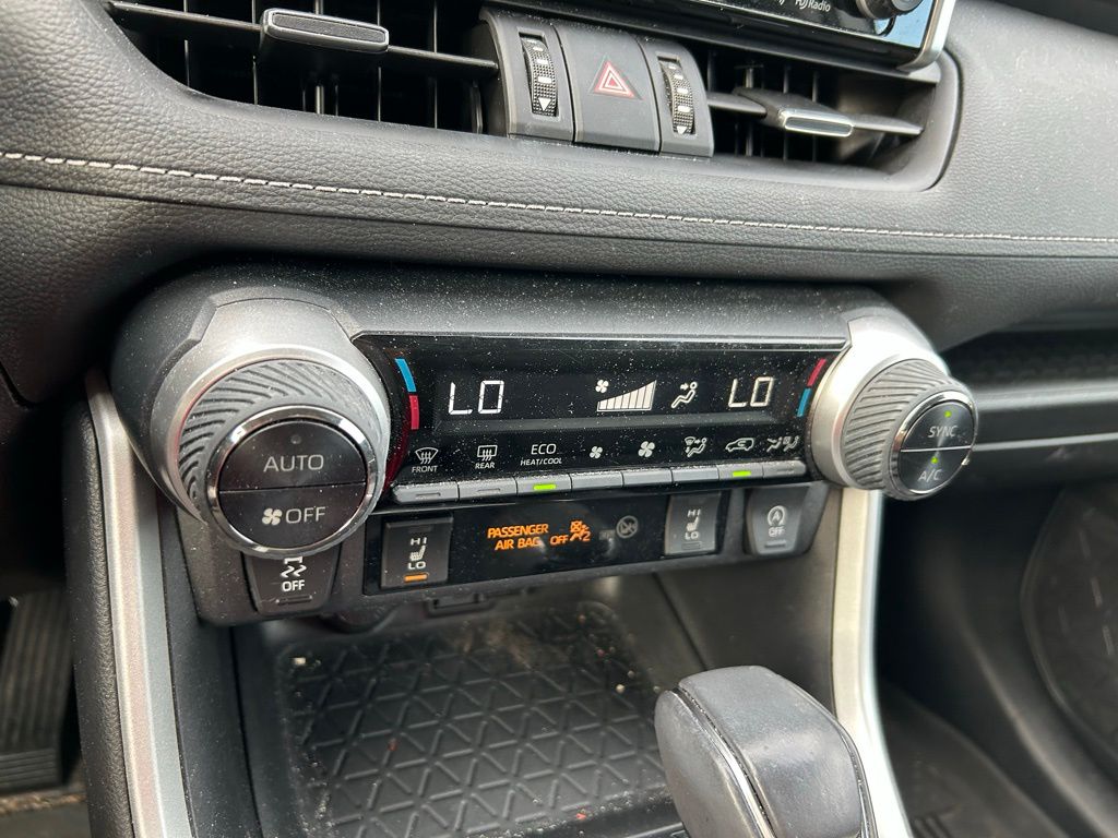 Thumbnail: 2021 Toyota RAV4 - 27