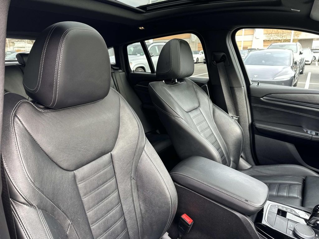 Thumbnail: 2023 BMW X4 - 23