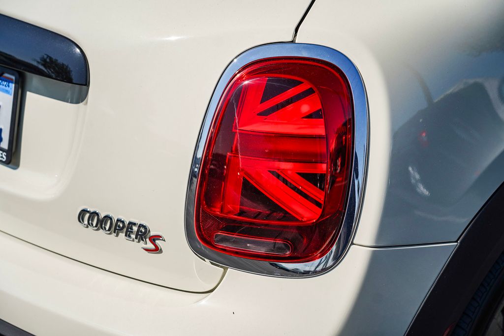 2022 MINI Cooper S Signature 9