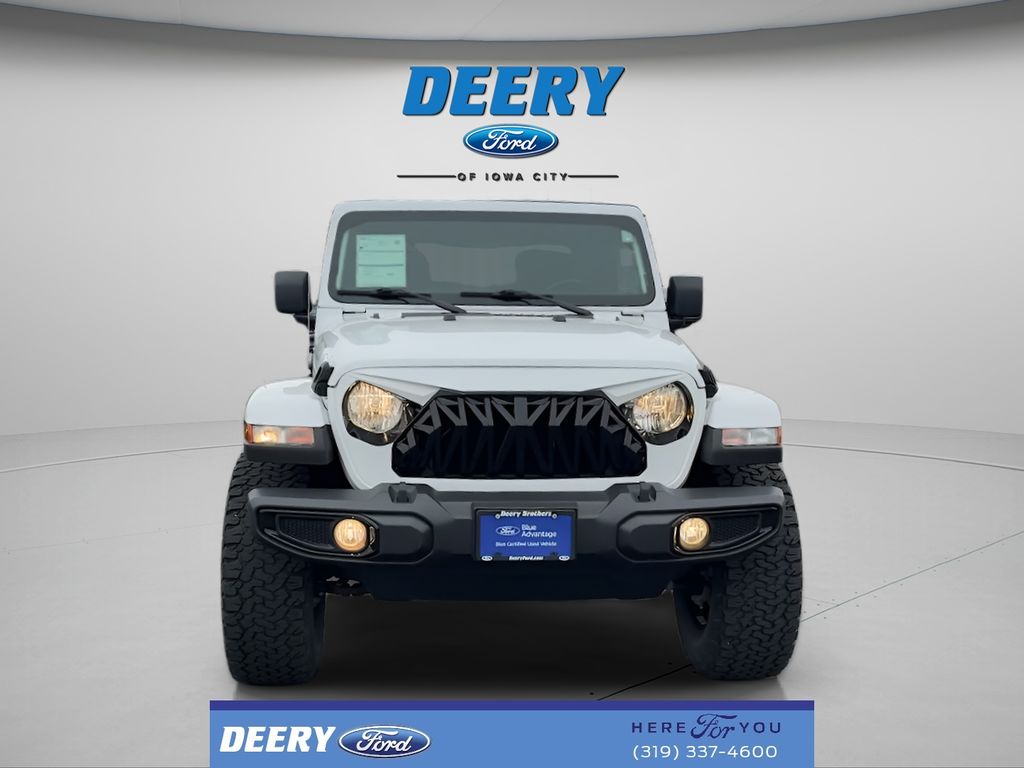Bright White Clearcoat 2021 Jeep Gladiator Willys Crew Cab 4WD Pickup Truck Four-Wheel Drive 8-Speed Automatic