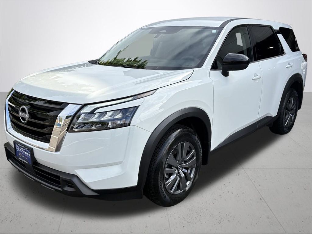 2025 Nissan Pathfinder S