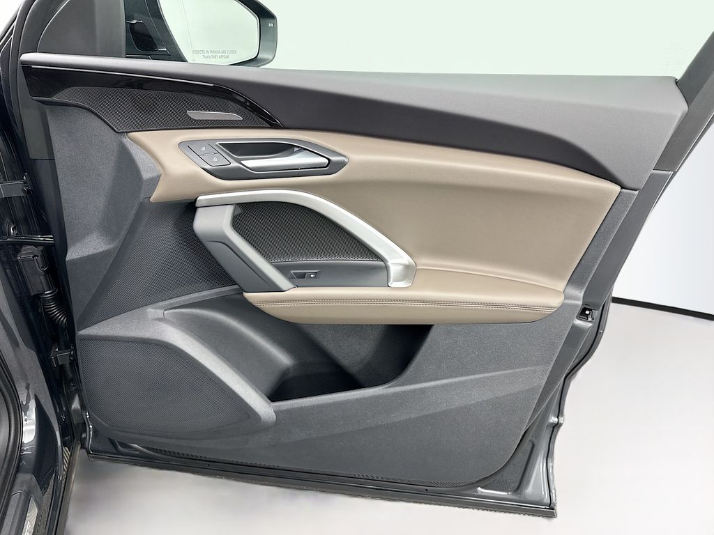 Thumbnail: 2025 Audi Q5 - 25