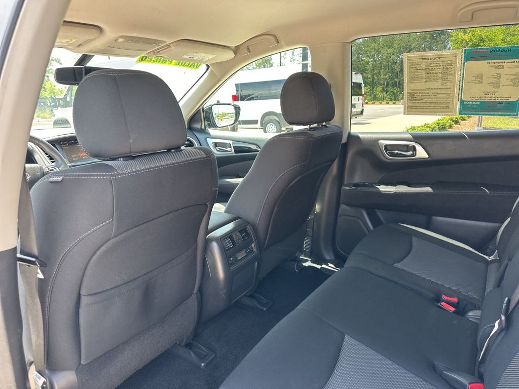 2017 Brilliant Silver Metallic Nissan Pathfinder SV FWD SUV