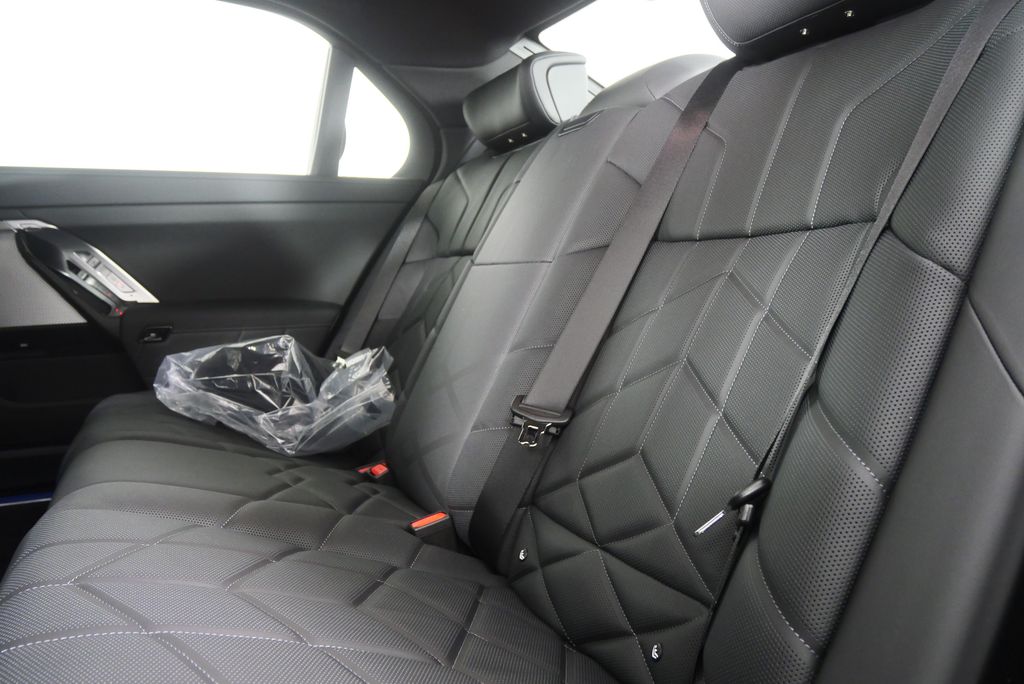 Thumbnail: 2026 BMW i7 - 16