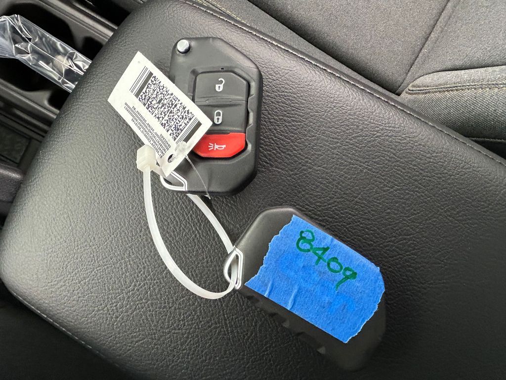 New 2026 Granite Crystal Metallic Clearcoat Jeep Sport image 12