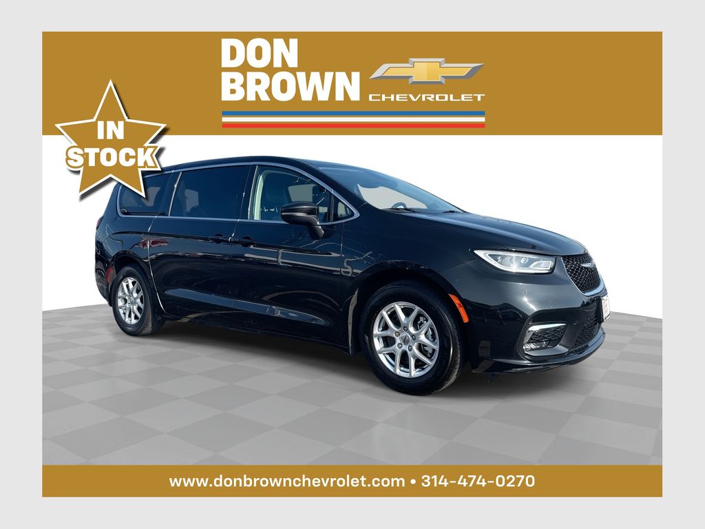 Brilliant Black Crystal Pearlcoat 2023 Chrysler Pacifica Minivan Front-Wheel Drive 9-Speed Automatic