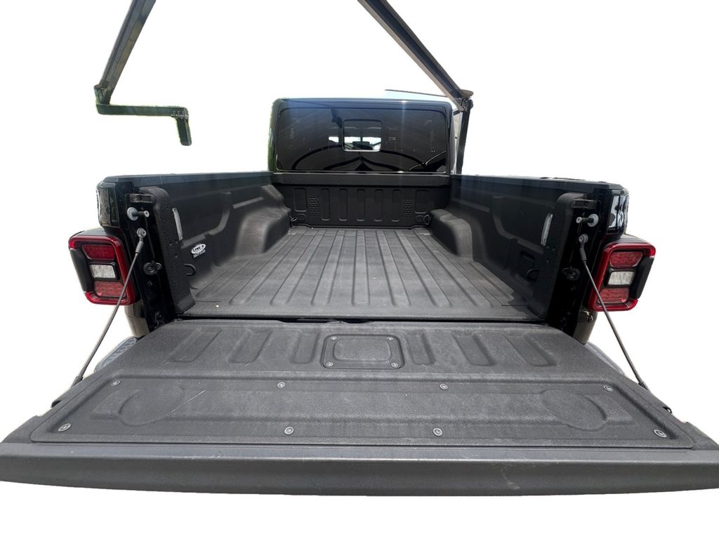 Used Car 2023 Jeep Gladiator  Overland For Sale Under $35,000 In Round Rock, Texas