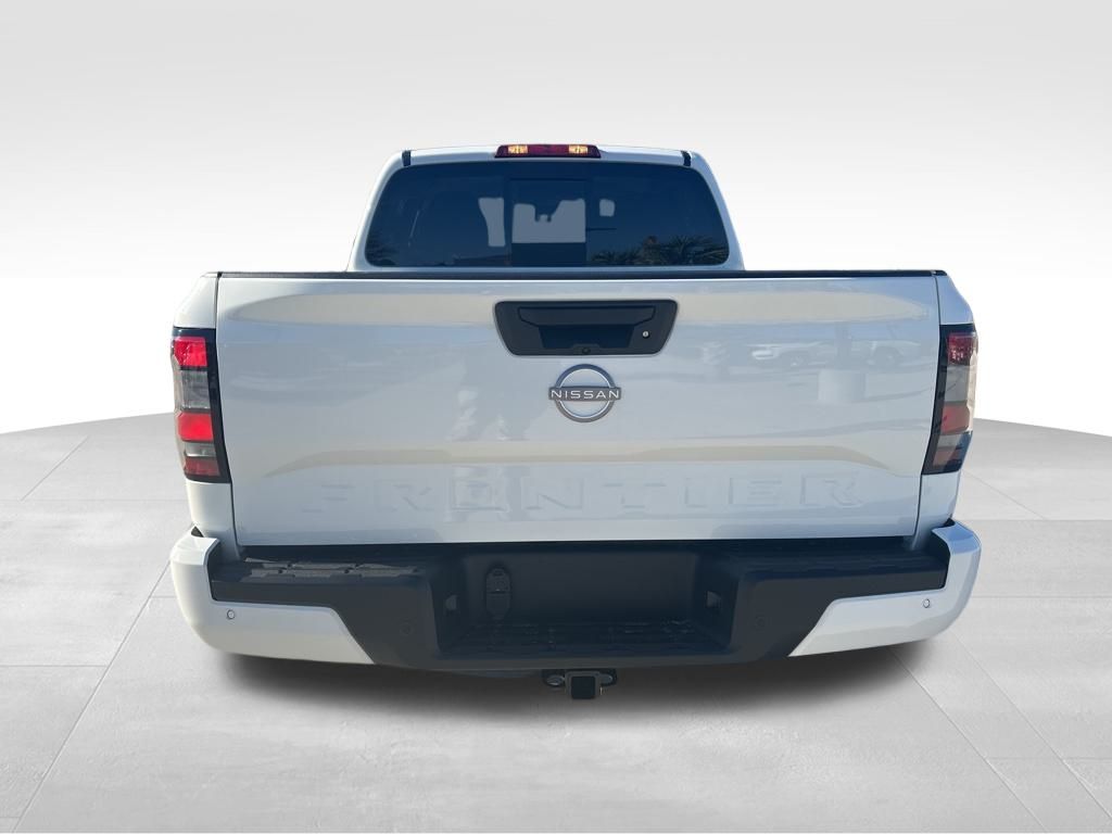 2025 Nissan Frontier SV 8