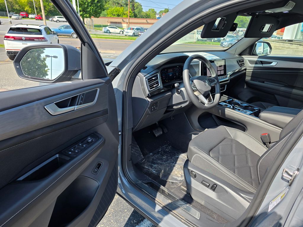 2026 Volkswagen Atlas Cross Sport 2.0T SE w/Technology - 8