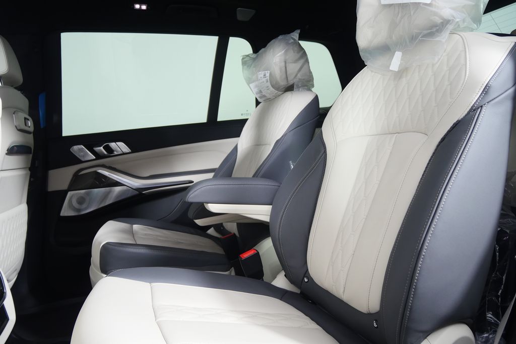 Thumbnail: 2026 BMW X7 - 17