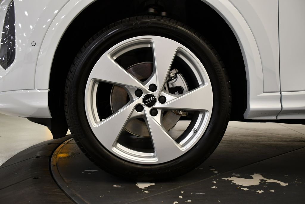 Thumbnail: 2025 Audi Q5 - 13