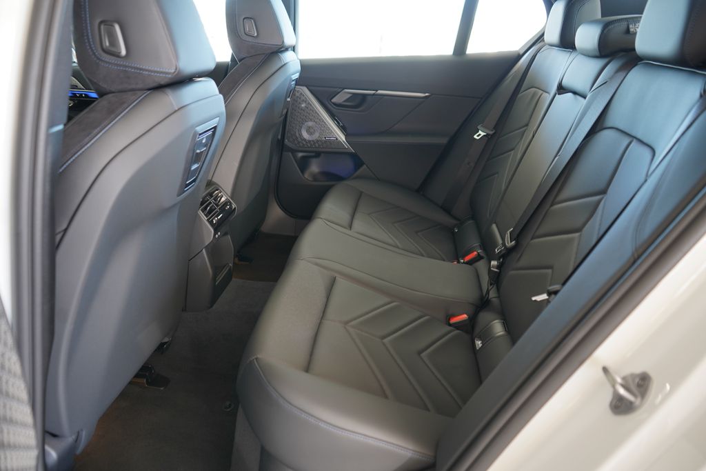 Thumbnail: 2026 BMW 5 Series - 13