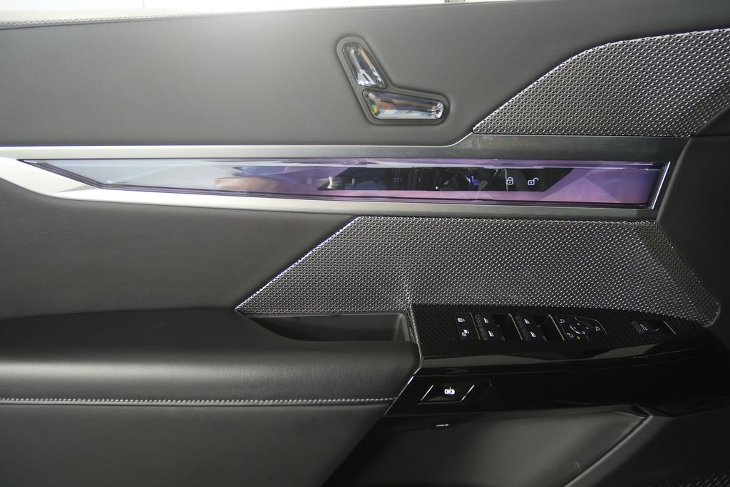 Thumbnail: 2024 BMW 7 Series - 9