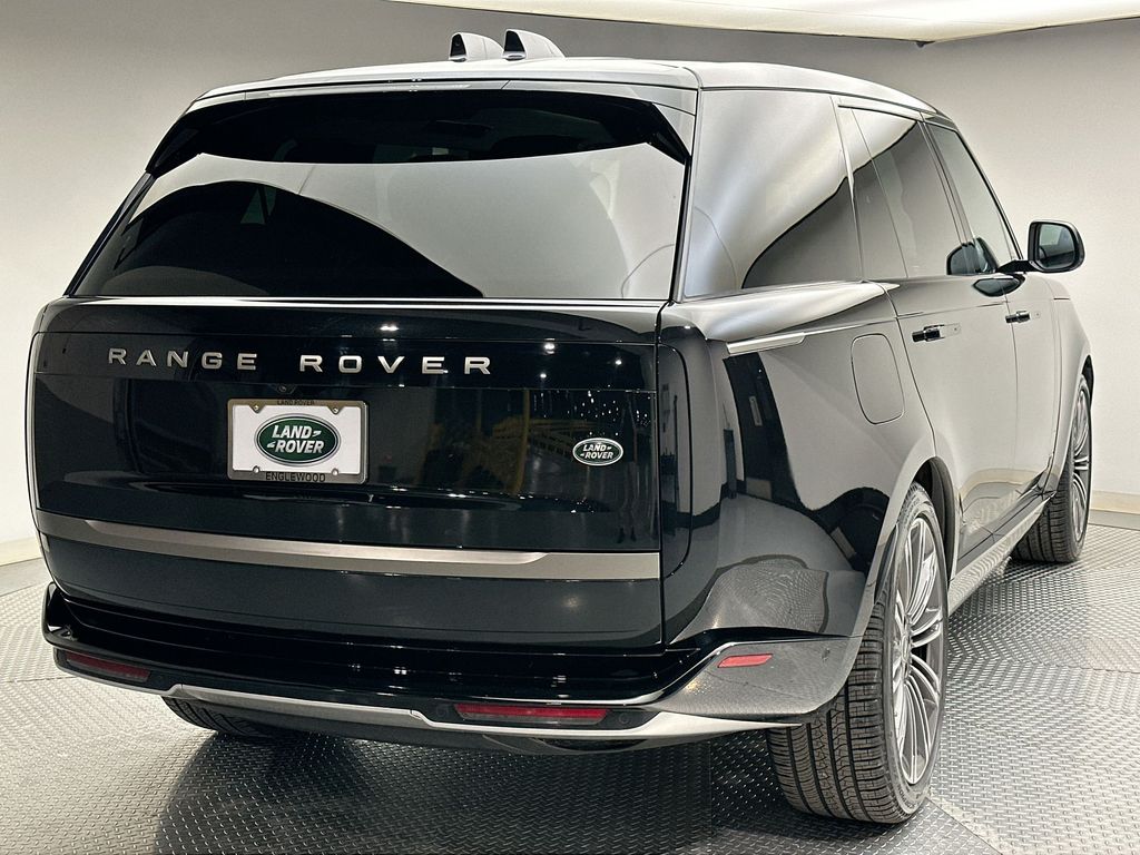 2023 Land Rover Range Rover SE 3