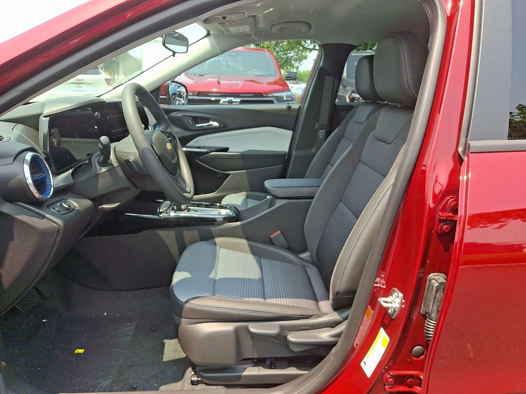 2025 Chevrolet Trax LT 6