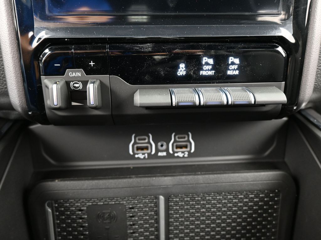 New 2026 Serrano Green Metallic Ram Laramie image 22