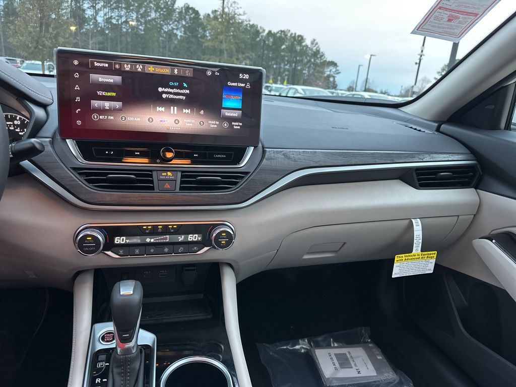 2025 Pearl White Tricoat Nissan Altima 2.5 SL FWD Sedan