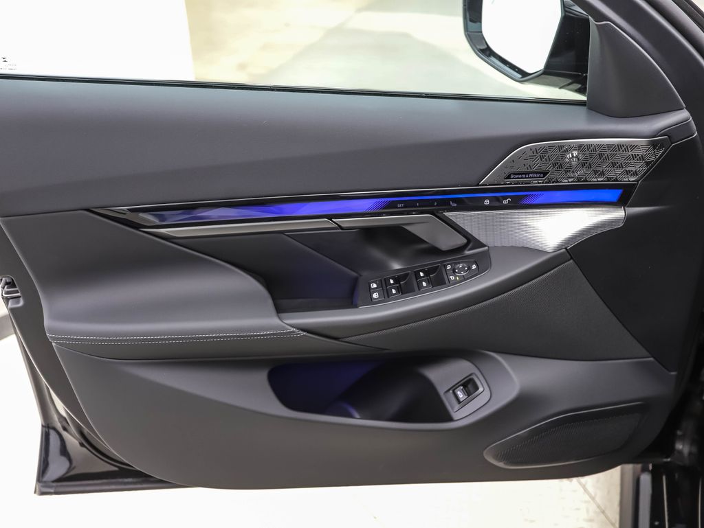 2025 BMW M5 Base 9