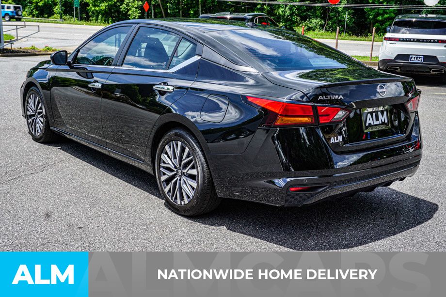 Used 2025 Black Nissan 2.5 SV image 5