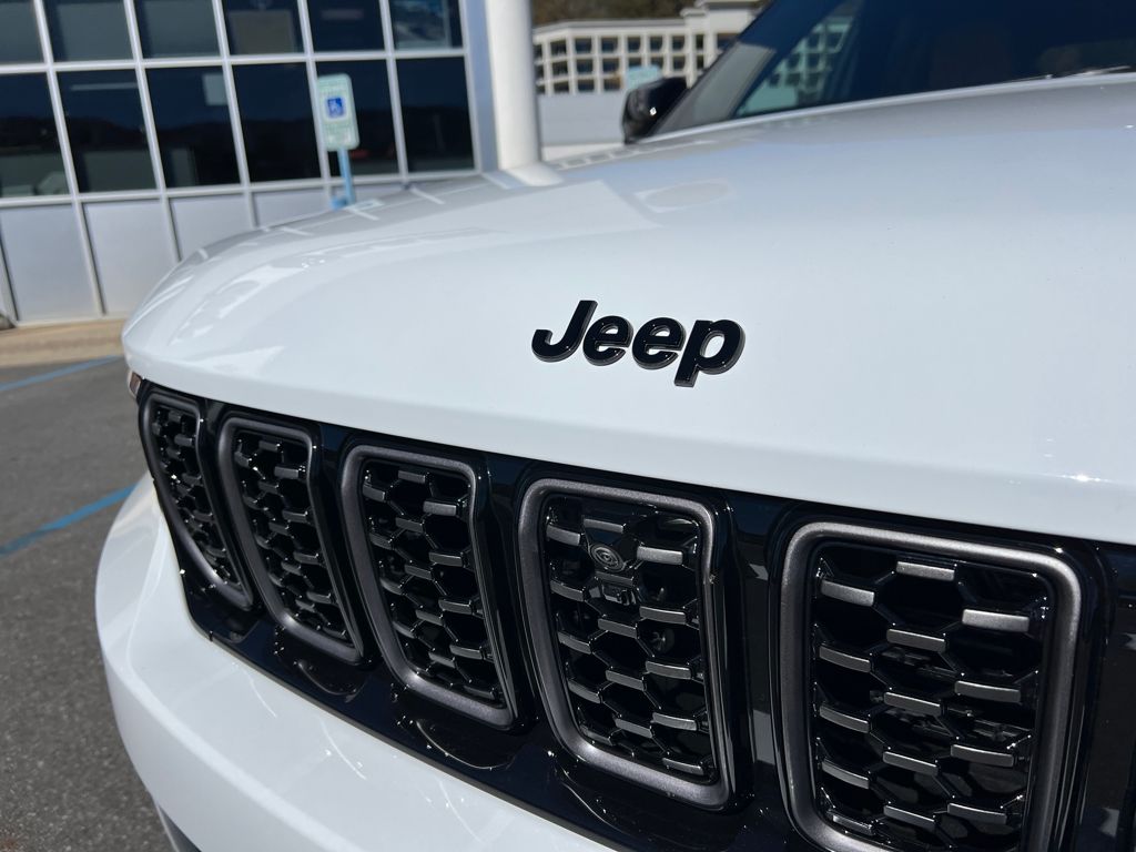 new 2025 Jeep Grand Cherokee car, priced at $57,990
