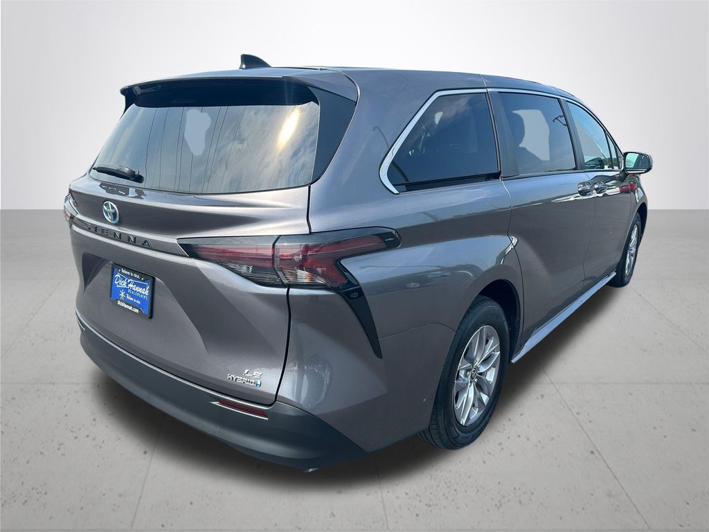 2024 Toyota Sienna LE