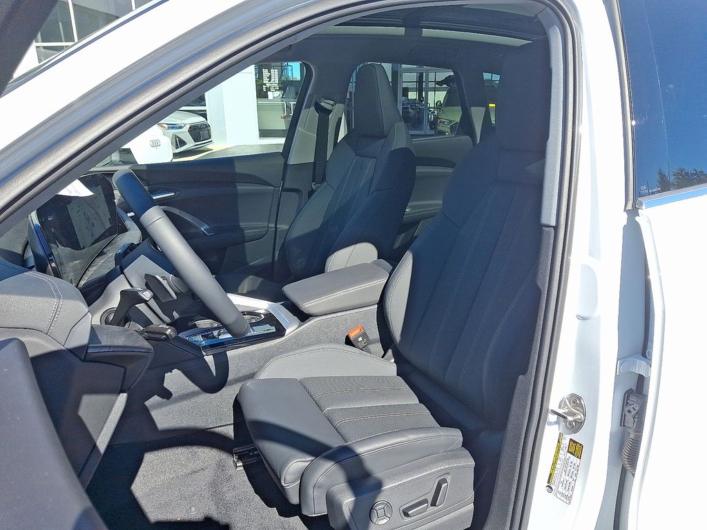 Thumbnail: 2025 Audi Q5 - 10