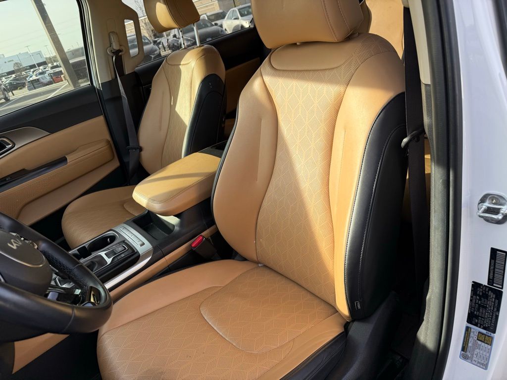 Thumbnail: 2022 Kia Carnival - 8