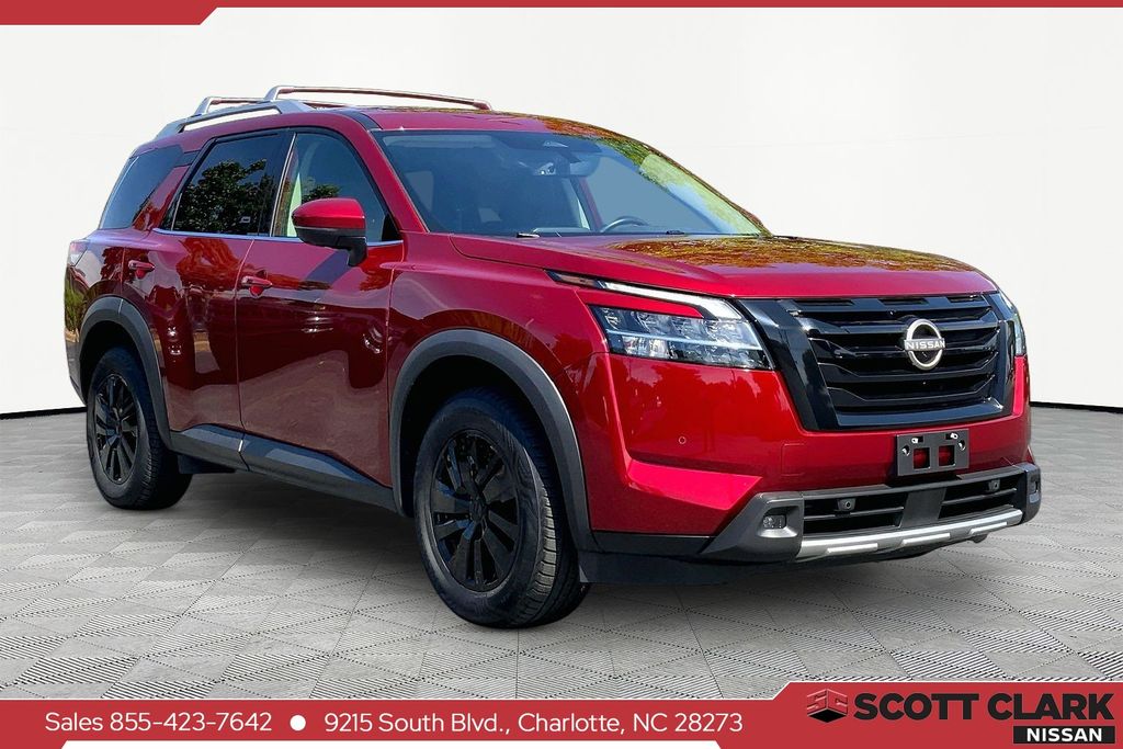 2023 Nissan Pathfinder SL