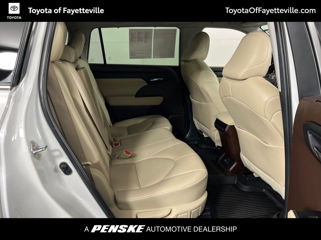 Thumbnail: 2022 Toyota Highlander - 9