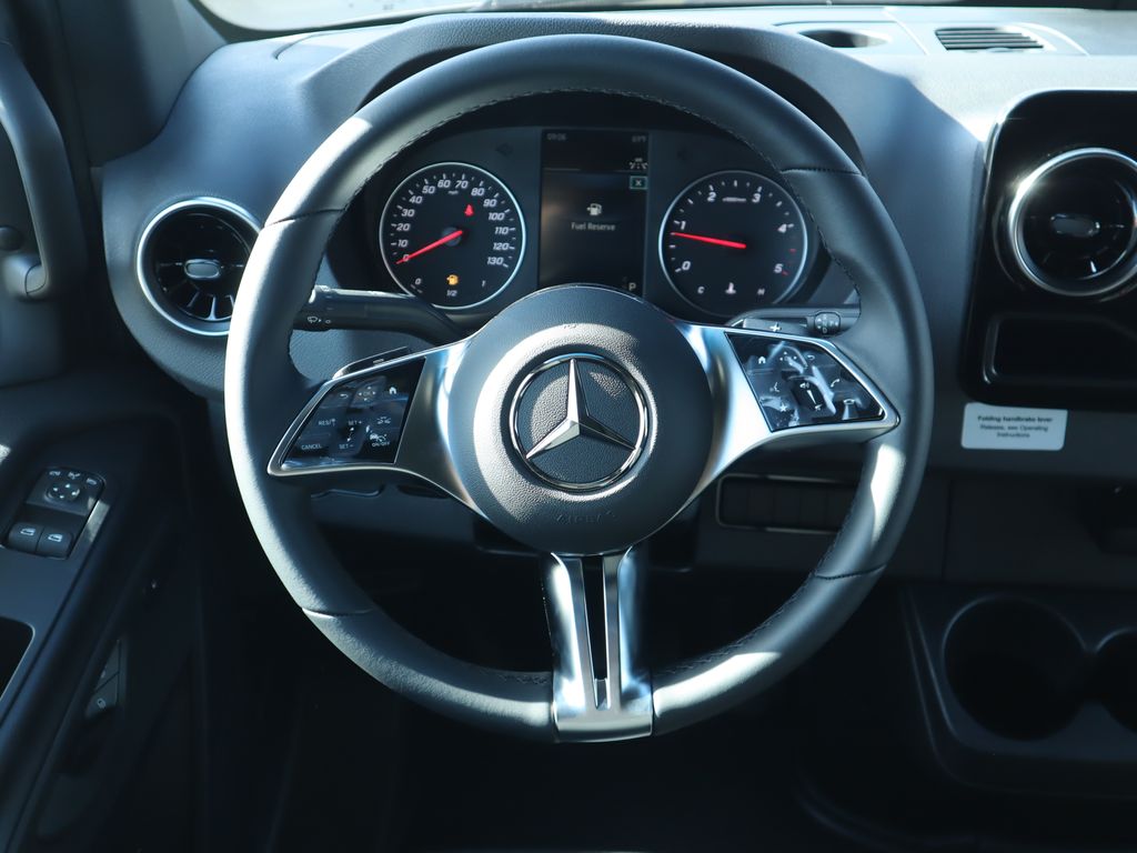 Thumbnail: 2025 Mercedes-Benz Sprinter - 11