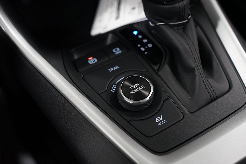 Thumbnail: 2025 Toyota RAV4 - 22