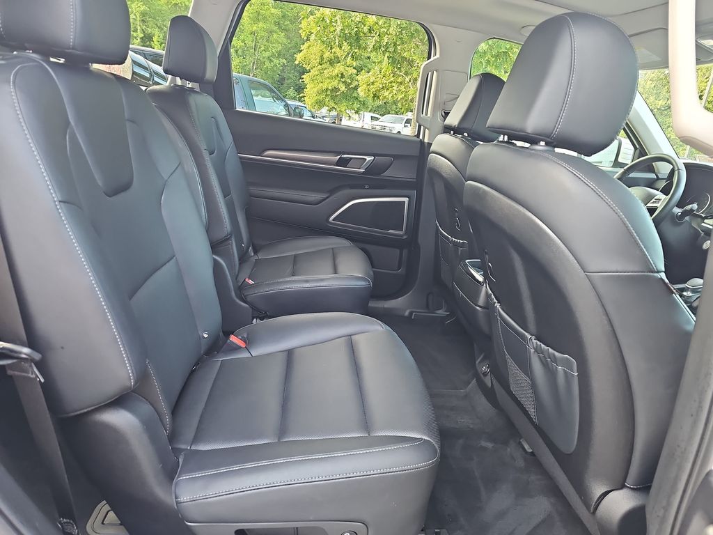 Used 2022 White Kia S image 11