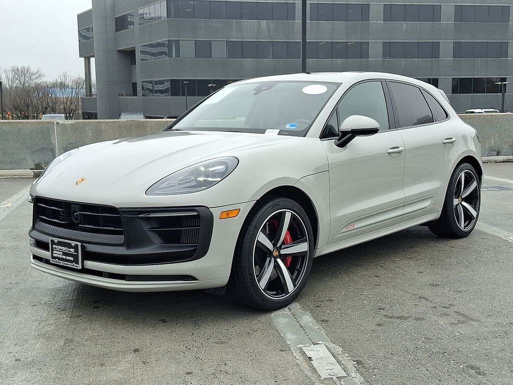 Thumbnail: 2023 Porsche Macan - 1