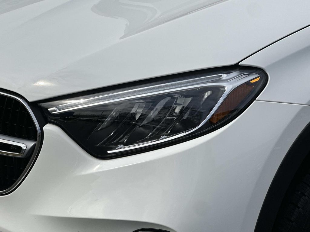 Thumbnail: 2023 Mercedes-Benz GLC - 3