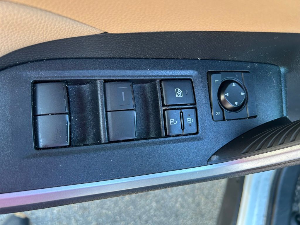 Thumbnail: 2025 Toyota RAV4 - 16