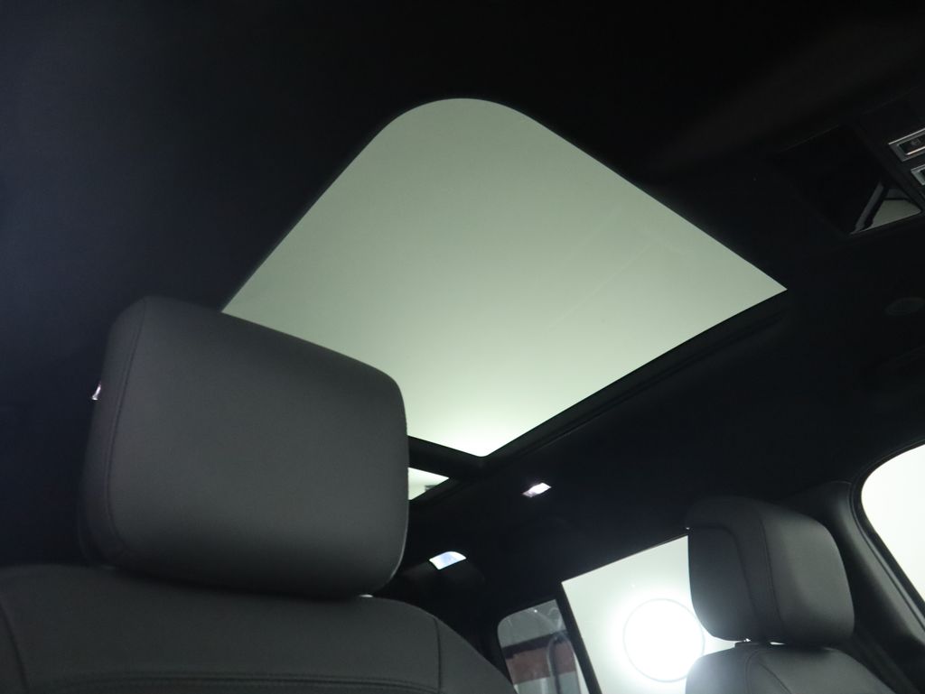 Thumbnail: 2025 Land Rover Defender - 20