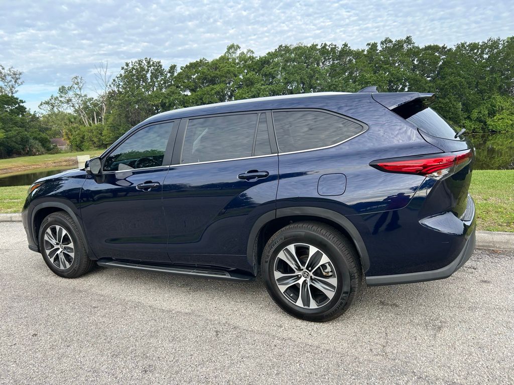 Thumbnail: 2023 Toyota Highlander - 4