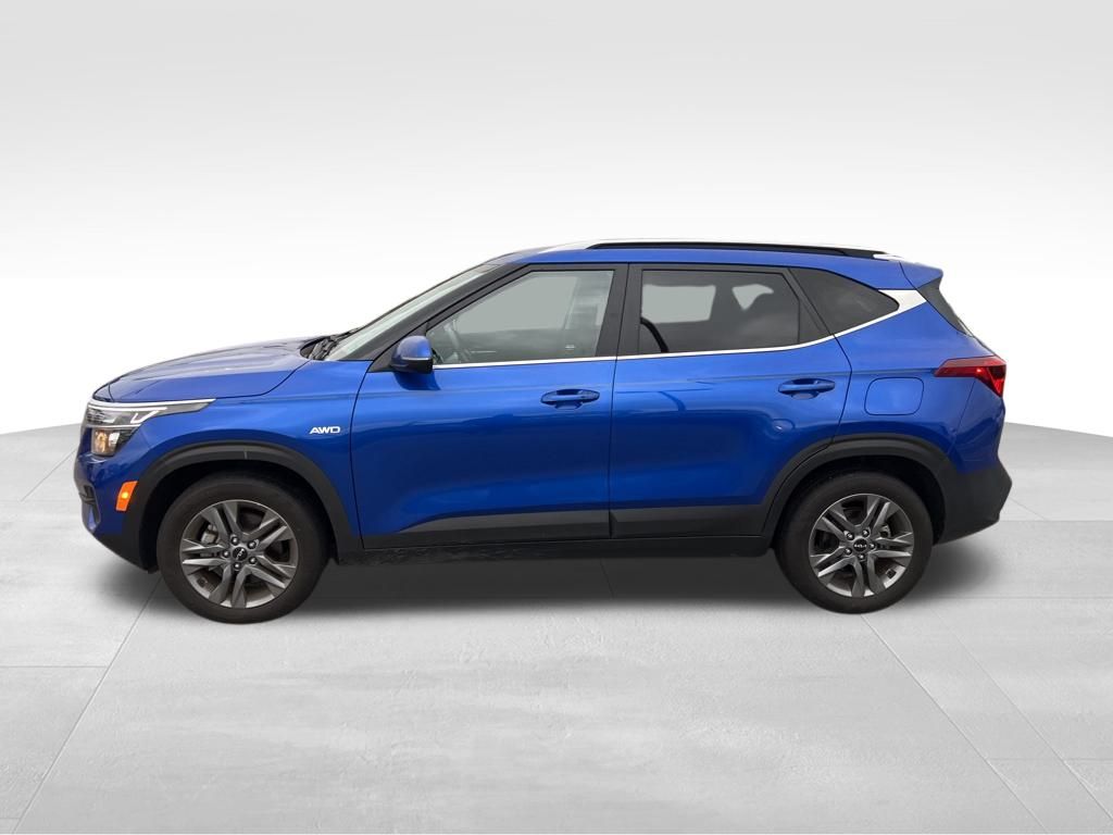 2023 Kia Seltos S photo 2
