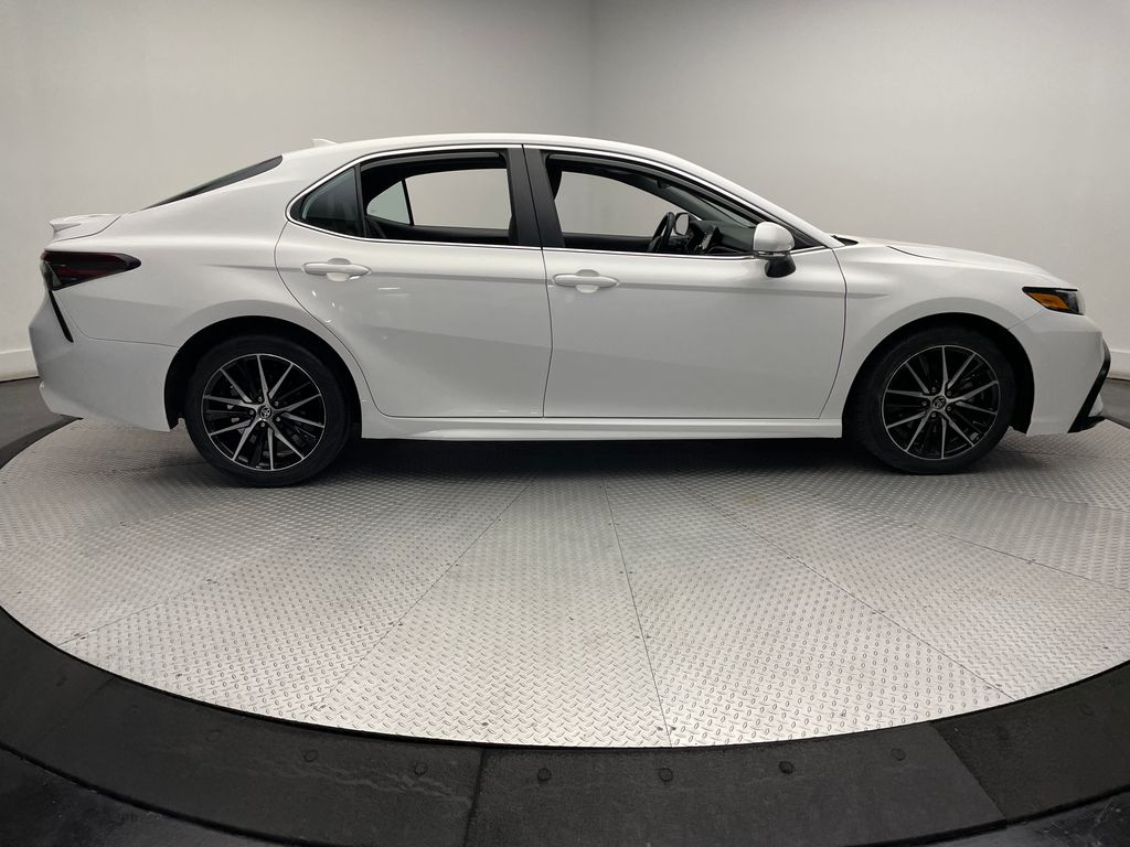 2023 Toyota Camry SE 4