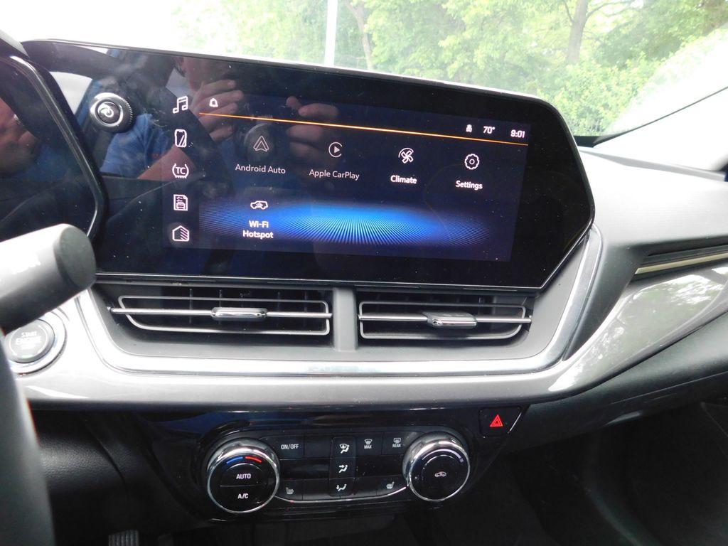 Thumbnail: 2025 Chevrolet Trax - 9