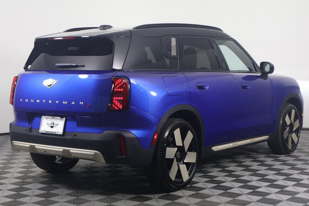 2025 MINI Cooper Countryman Base 2