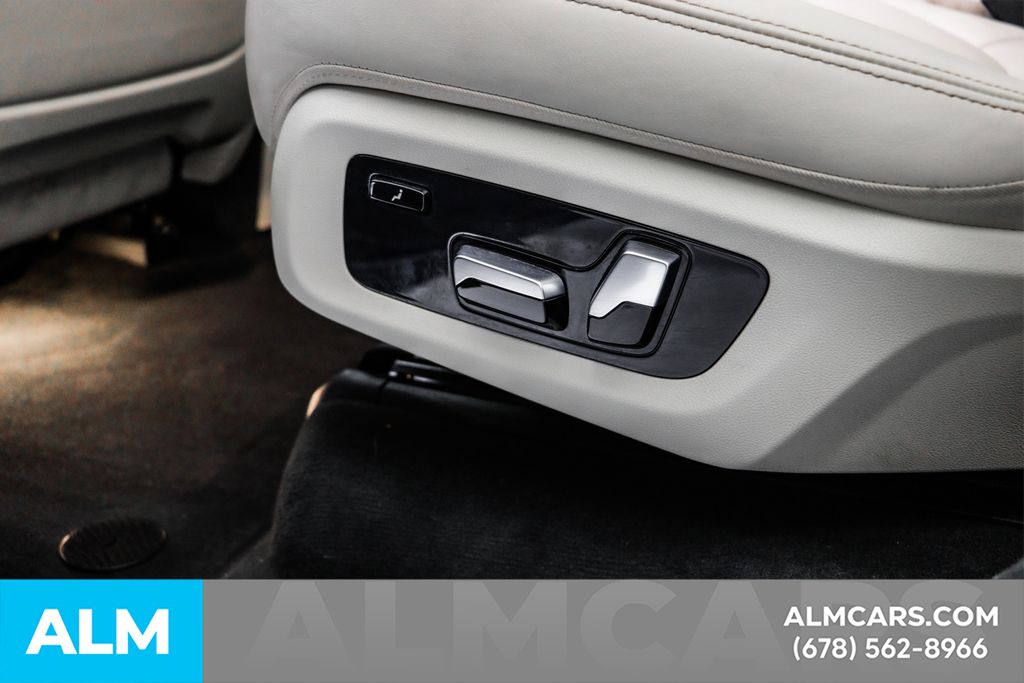 Used 2022 Black BMW xDrive40i image 61