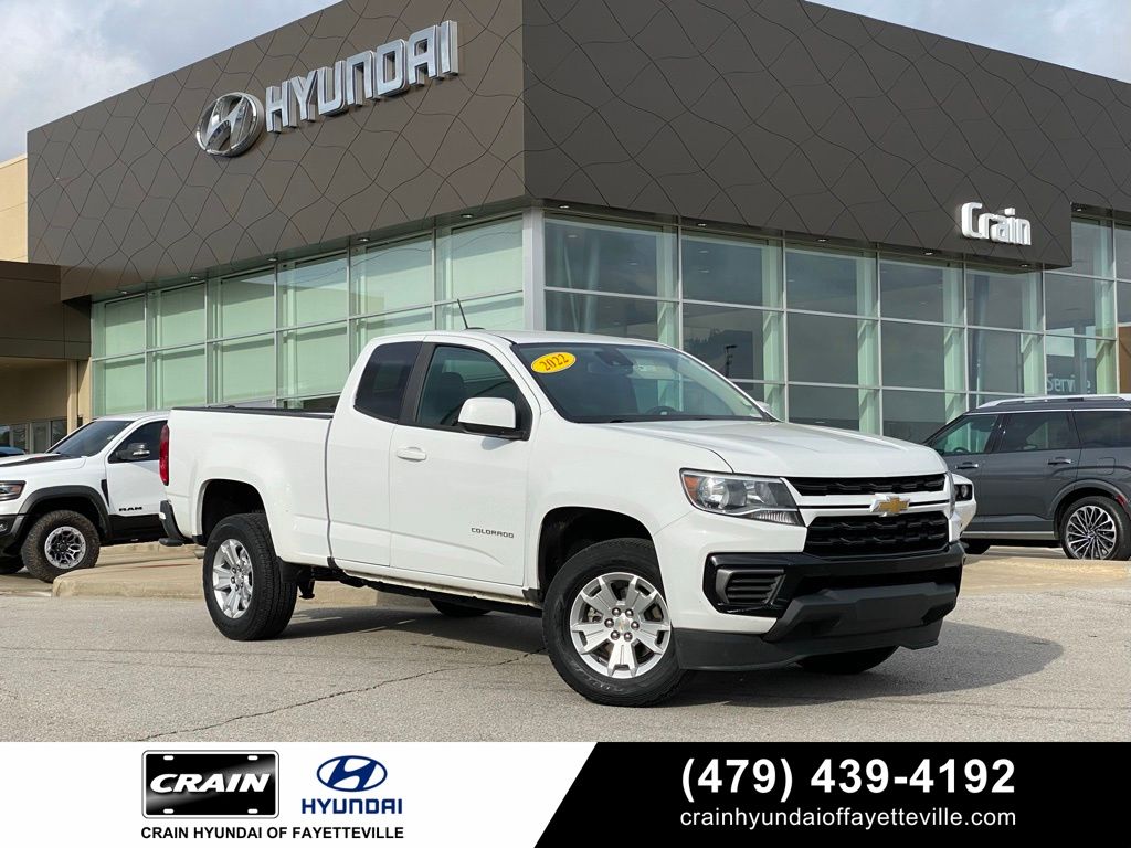 Summit White 2022 Chevrolet Colorado LT Extended Cab RWD Pickup Truck 4X2 6-Speed Automatic