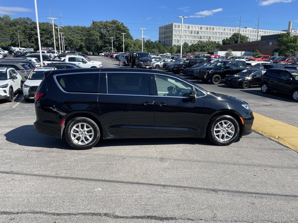 Used 2024 Chrysler Pacifica Van