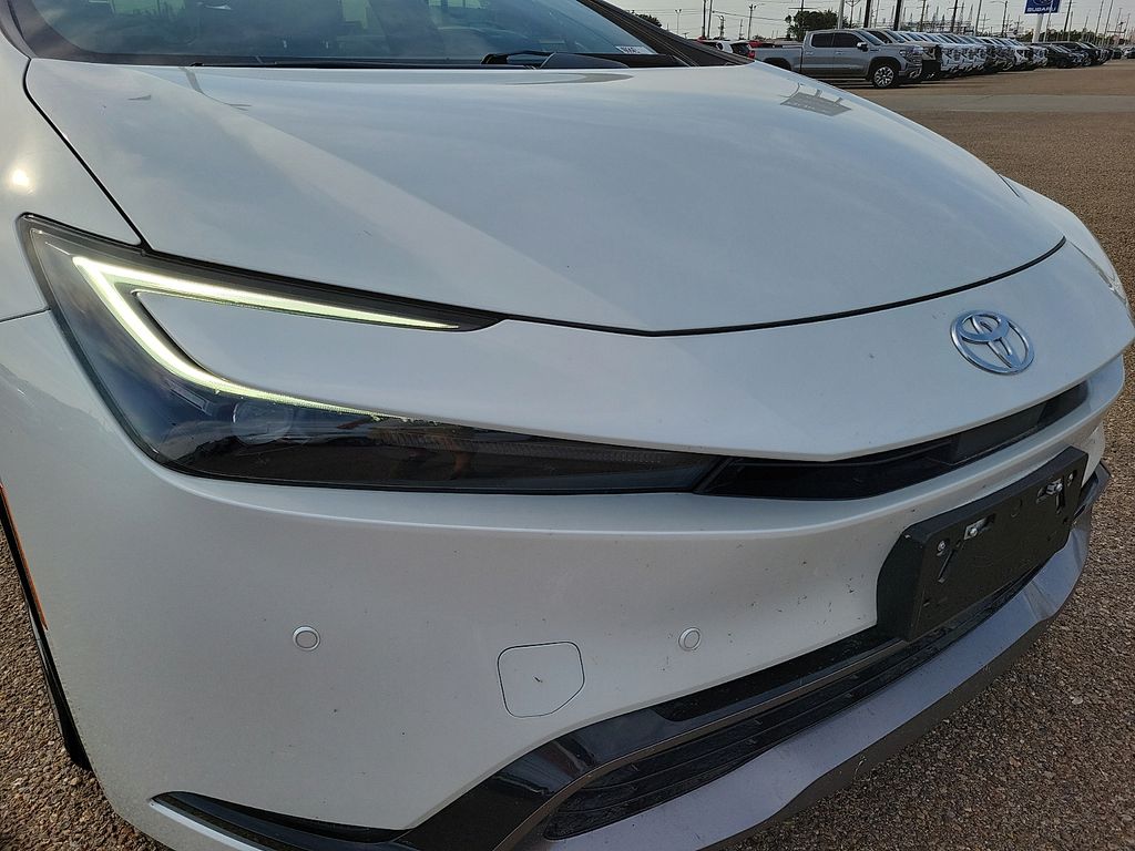 2023 Toyota Prius XLE - 11