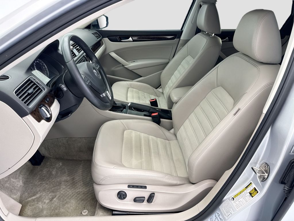 Thumbnail: 2015 Volkswagen Passat - 18