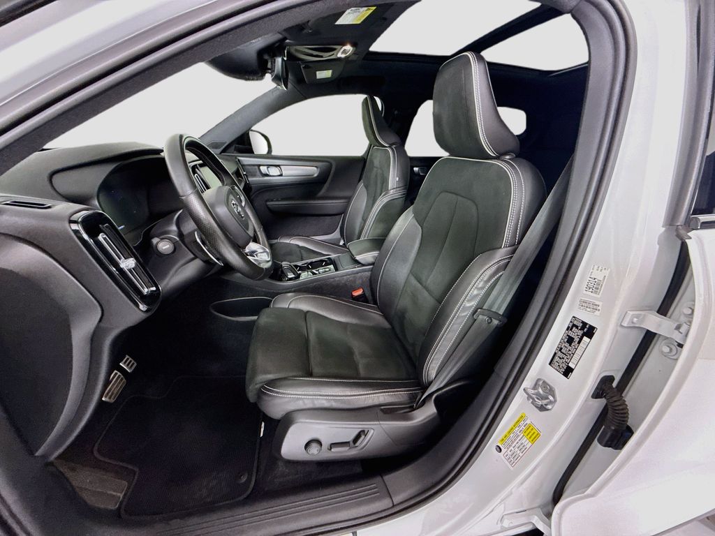 Thumbnail: 2019 Volvo XC40 - 19
